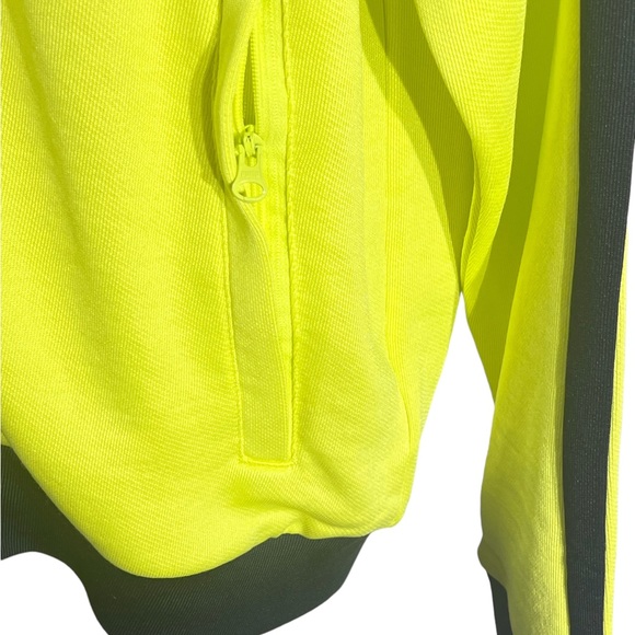 PUMA, LARGE, NEON GREEN WITH NAVY TRIM, ZIP-UP. NWT - Picture 7 of 10